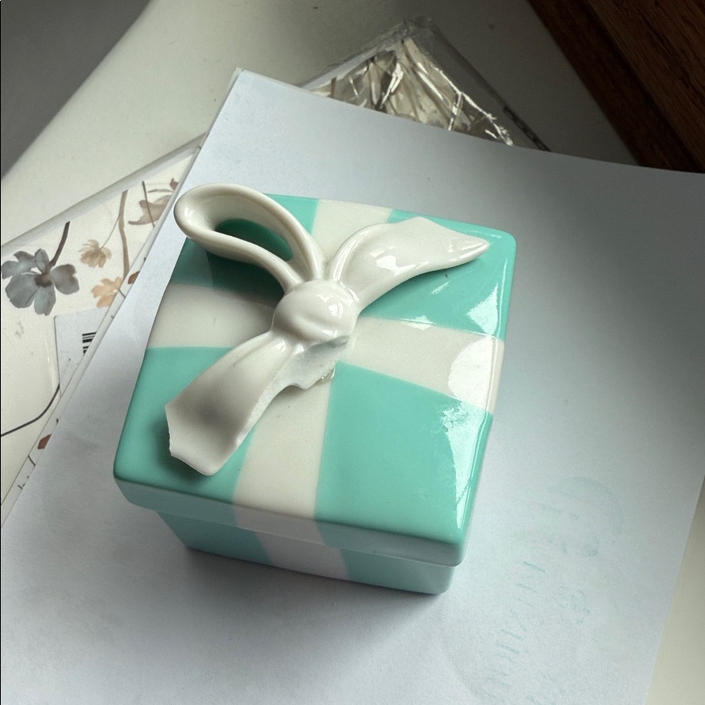 Ceramic Gift Box with Bow - Mint and White